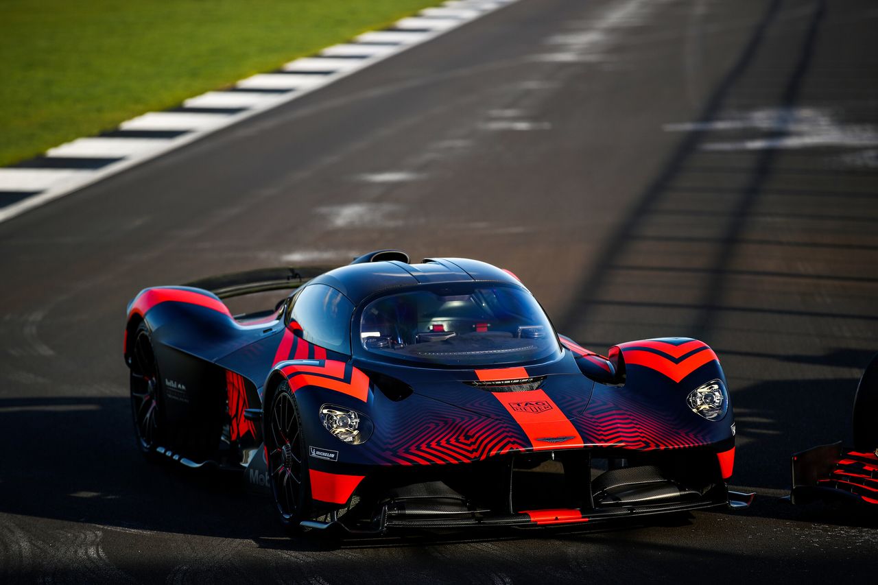 Wyścigowy Aston Martin Valkyrie przygotowany z Red Bullem jest teoretycznie gotowy do sezonu WEC, w którym prawdopodobnie nie weźmie udziału