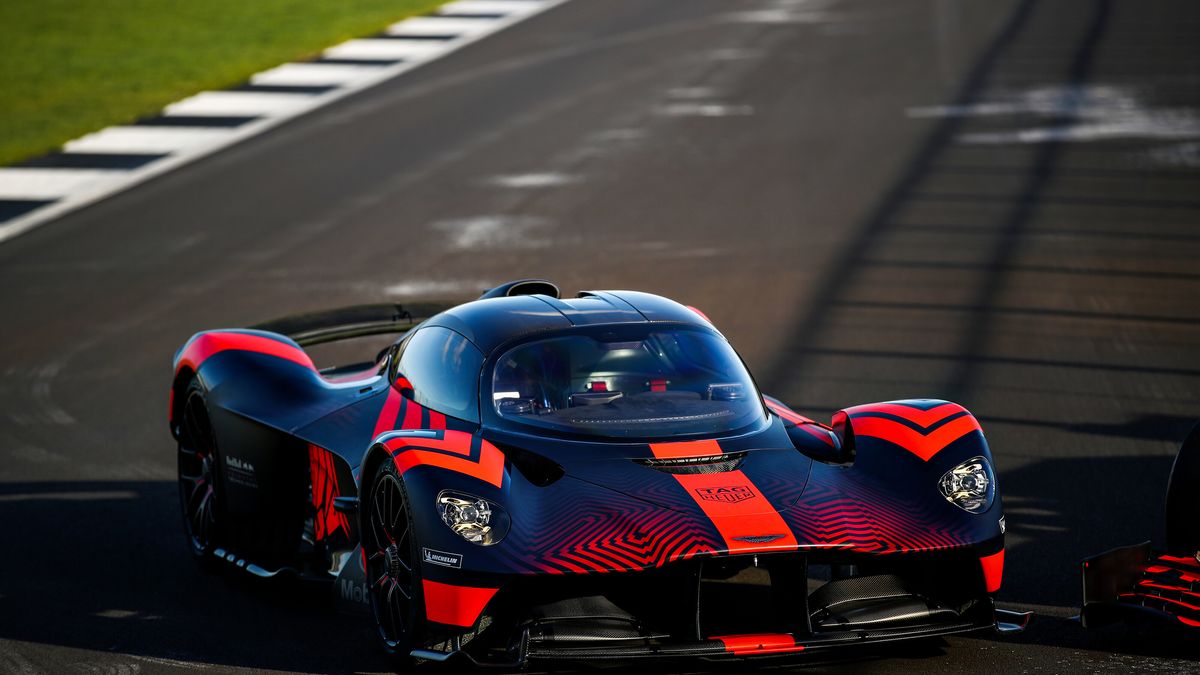 Wyścigowy Aston Martin Valkyrie przygotowany z Red Bullem jest teoretycznie gotowy do sezonu WEC, w którym prawdopodobnie nie weźmie udziału