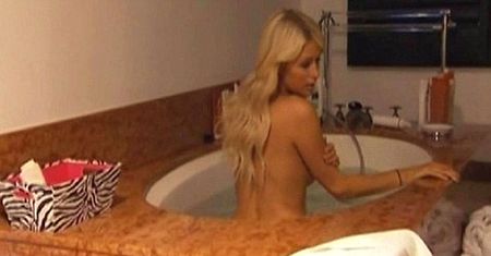 Paris rozebrała się w nowym reality show!