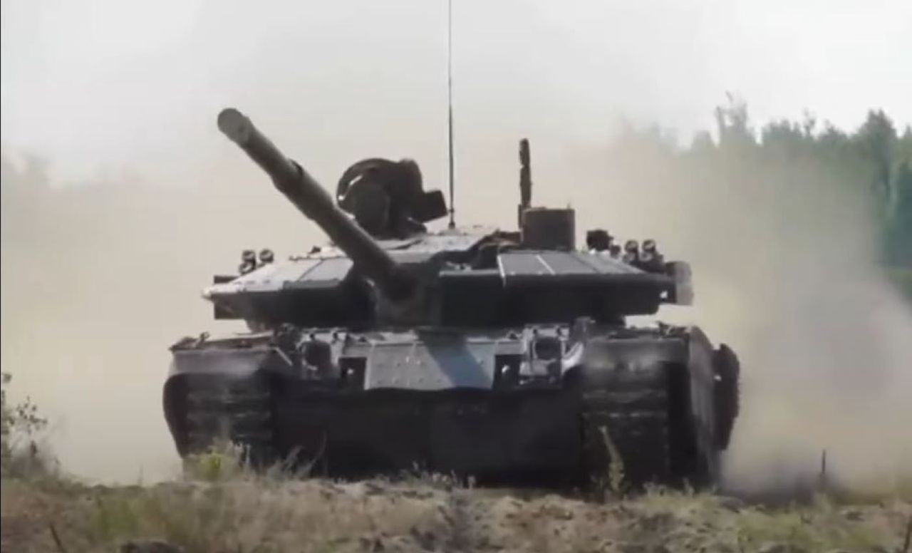 Białoruś testuje nowy czołg. To zmodernizowany T-72B - Białoruś modernizuje czołgi