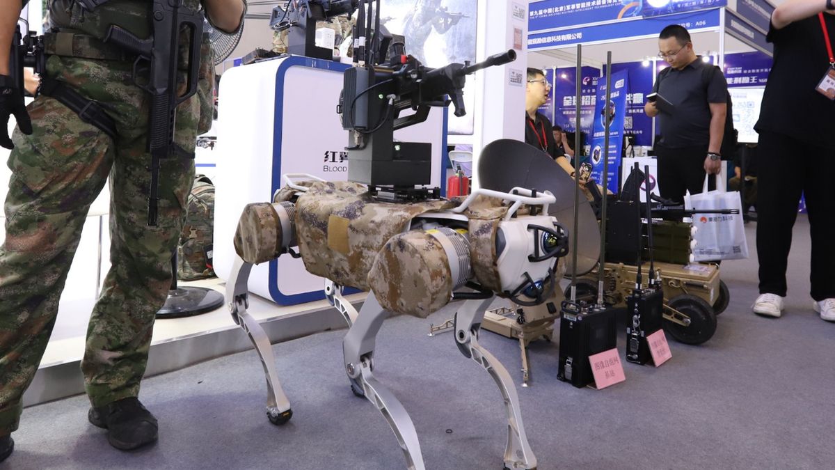 Chiny przeprowadziły pierwsze testy uzbrojonych robo-wilków