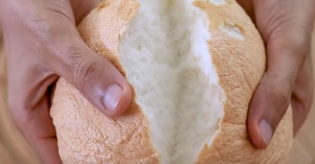 Przepis na chlebek-chmurkę. To hit TikToka