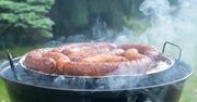 Kiełbasy z grilla nie smakują zbyt dobrze? To może być wina ich składu. Lepiej uważnie go przeczytaj