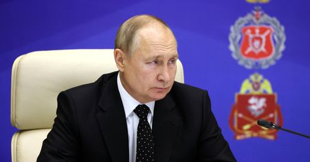 Rosjanie odcinają się od Putina. Są pozwy