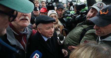 Kaczyński zjawił się przed TK. Prowadzi "interwencję"