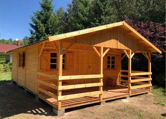 Drewniany domek można kupić nawet za kilkanaście tys. zł. Niektórzy przeprowadzają się na stałe