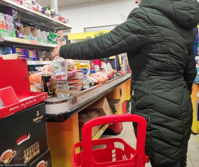 Polacy robią zakupy na zapas. Strach przed wojną