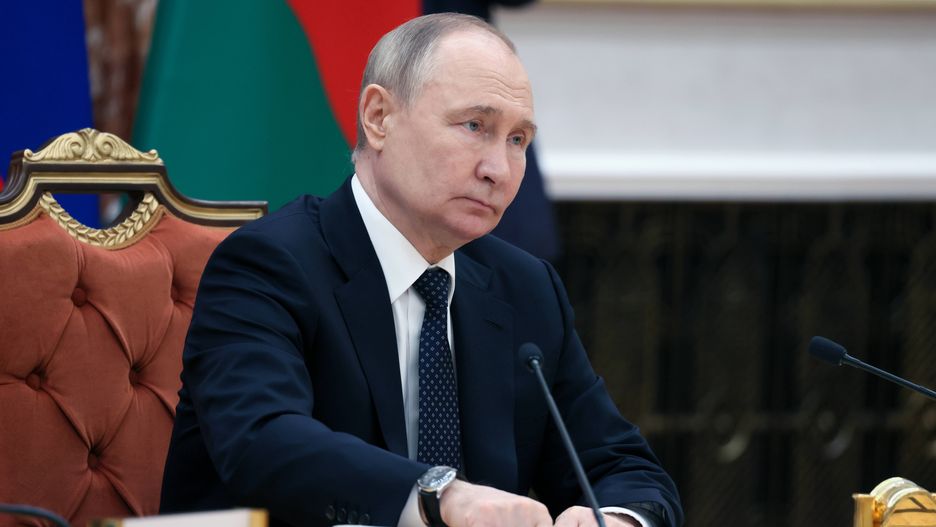 Russian President Vladimir Putin official visit to Belarus
epa11366642 Russian President Vladimir Putin takes part in Russian-Belarusian negotiations at the Palace of Independence, during his visit to Minsk, Belarus, 24 May 2024. Vladimir Putin said that during his visit to Minsk he plans to discuss security issues with his Belarusian counterpart Alexander Lukashenko, as well as the participation of the Belarusian side in exercises with non-strategic nuclear weapons.  EPA/MIKHAIL METZEL / SPUTNIK / KREMLIN POOL MANDATORY CREDIT 
Dostawca: PAP/EPA.
MIKHAIL METZEL / SPUTNIK / KREMLIN POOL