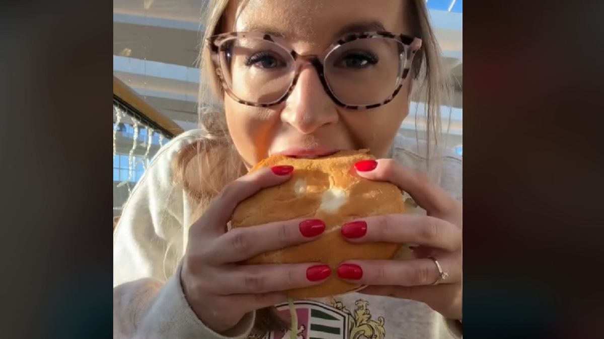 Porównała Burger Drwala i Burger Rywala. 