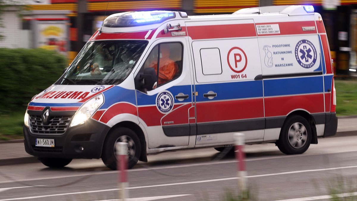 Karetka zabrała matkę i dziecko do szpitala