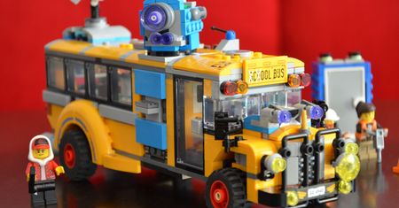 LEGO Hidden Side - recenzja. "Don't cross the streams!"