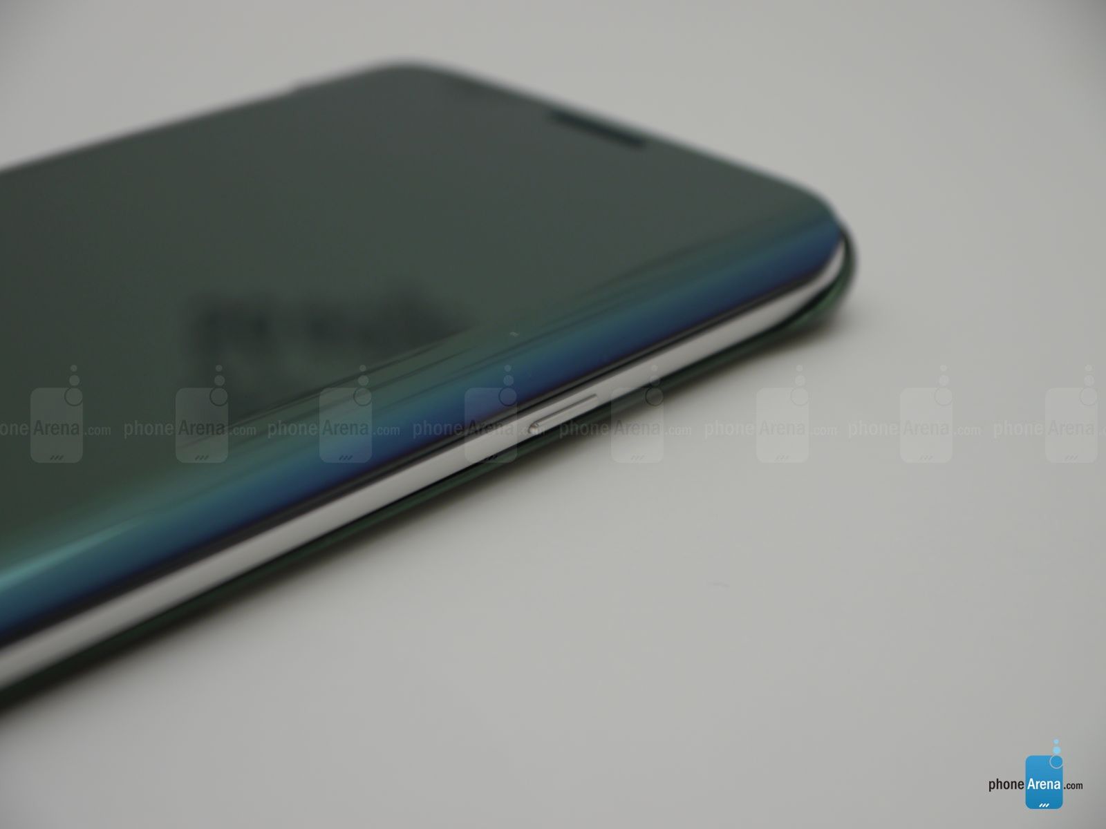 Zobacz i oceń oryginalne etui dla Samsunga Galaxy S6 i S6 Edge 9
