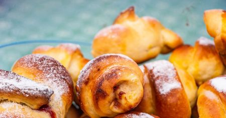 Najprostszy przepis na rogaliki jak u babci. Niezawodny deser