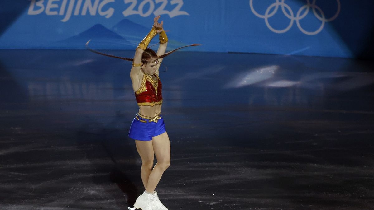 Figure Skating - Beijing 2022 Olympic Gamesepa09773671 Alexandra Trusova of Russia performs during the Figure Skating Gala at the Beijing 2022 Olympic Games, Beijing, China, 20 February 2022., Beijing, China, 20 February 2022.  EPA/HOW HWEE YOUNG Dostawca: PAP/EPA.HOW HWEE YOUNGoly 2022, beijing winter olympic games, winter olympics, oly2022