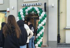 Otwarcie Starbucksa w Lublinie. W kolejce do lokalu ustawiło się kilkaset osób