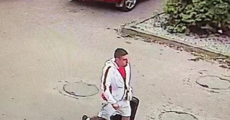 Nagranie spod Biedronki. Wykorzystał okazję