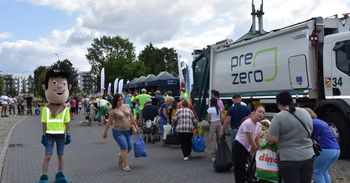 Pachnąca lekcja recyklingu w Knurowie. Szkło za lawendę i… kocimiętkę