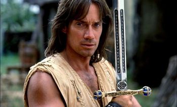 Pamiętacie serialowego Herkulesa? Kevin Sorbo skończył 67 lat. Przeżył udary i i kręci filmy religijne. Jak dziś wygląda? (FOTO)