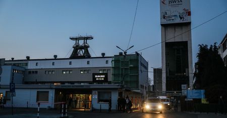 Koniec akcji ratunkowej w kopalni Zofiówka. Ciało ostatniego górnika na powierzchni