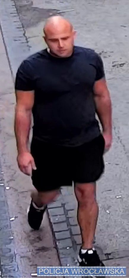 Brutalne pobicie w centrum Wrocławia. Policja publikuje wizerunki podejrzanych