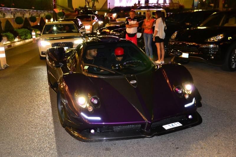 Lewis Hamilton w Zondzie na ulicach Monte Carlo