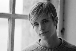 Skatowali go koledzy. Skonał przywiązany do płotu