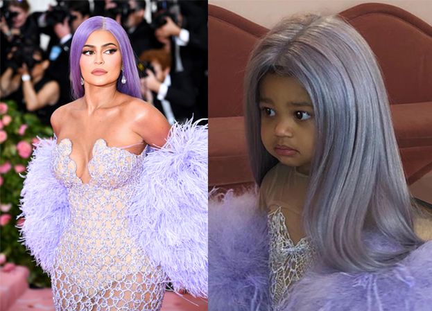 Kylie Jenner przebrała córkę za SAMĄ SIEBIE na Halloween. Internauci są oburzeni: "DZIECKO TO NIE LALKA!"