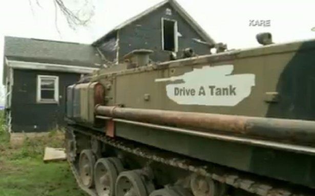 Drive a tank powraca z nowymi atrakcjami. Tym razem zajmują się branżą budowlaną [wideo]