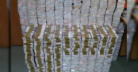 Ponad 100 tys. paczek nielegalnych papierosów o wartości ponad 1,7 mln zł ukrytych w podłodze kontenerów