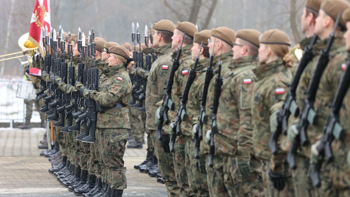 Przysi?ga ma?opolskich terytorialsów w Dobczycach
29.11.2025. Dobczyce. Przysiega zolnierzy 11 Malopolskiej Brygady Obrony Terytorialnej. fot. Mateusz Kotowicz/REPORTER
Mateusz Kotowicz/REPORTER