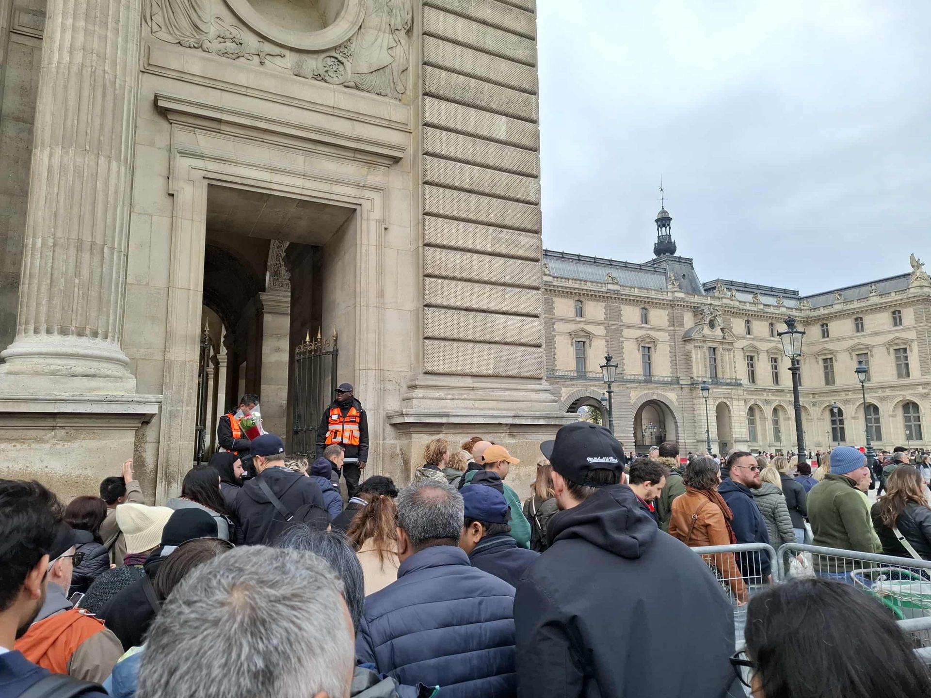 W Luwrze doszło do kradzieży
