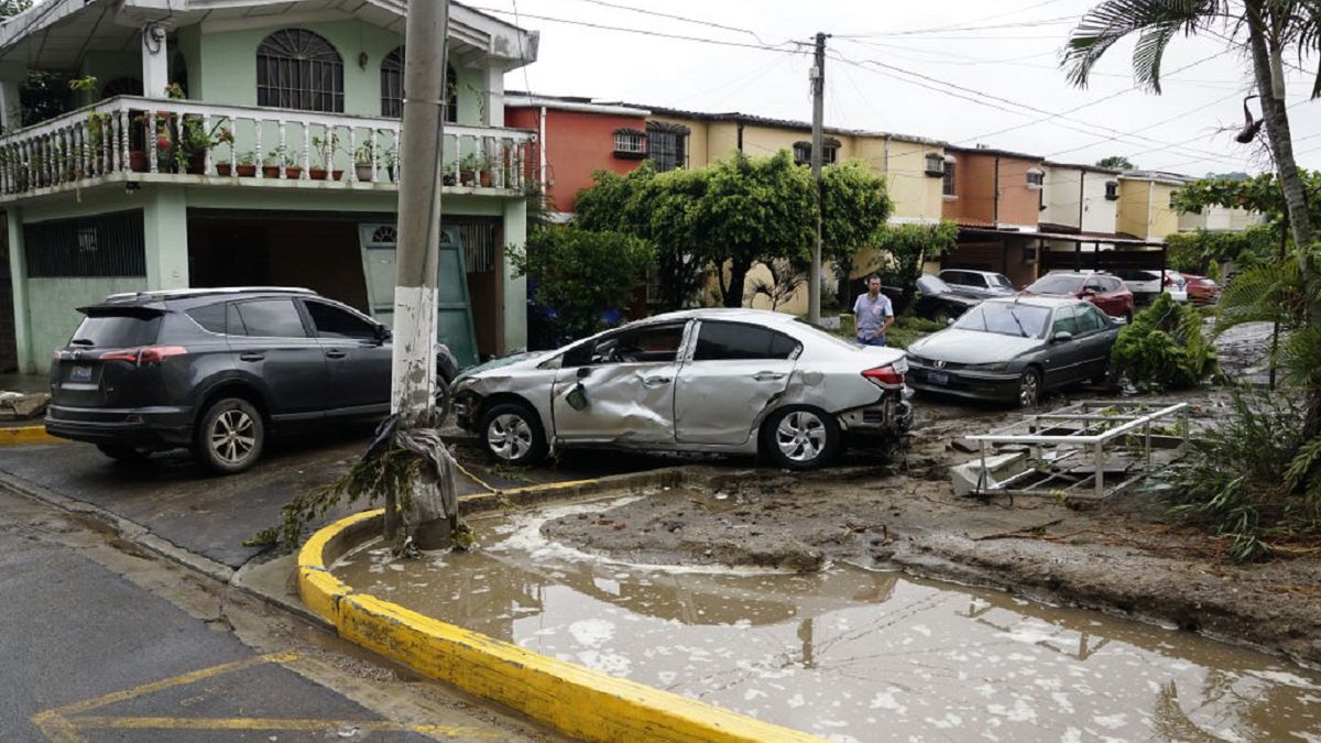 Gwatemalę i Salwador nawiedziły burze tropikalne.
