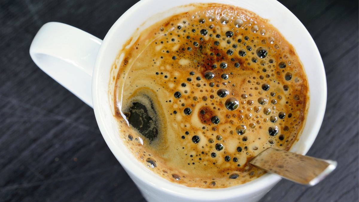 Kawa z masłem orzechowym a sytość i kontrola apetytu