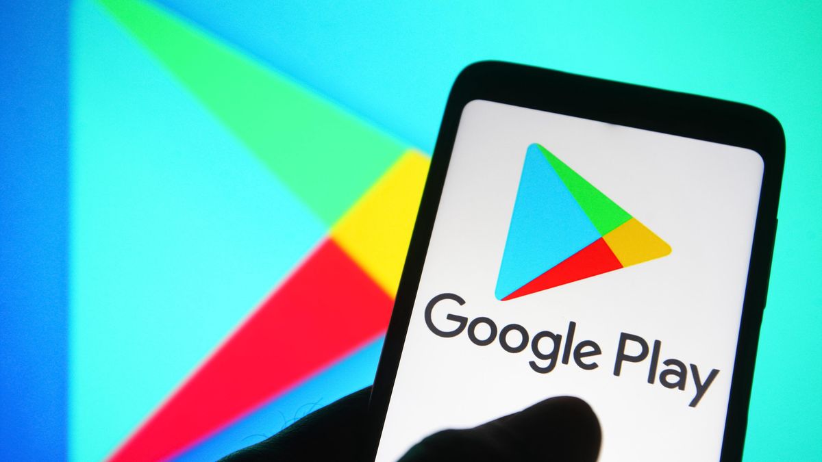 UKRAINE - 2021/10/06: In this photo illustration a Google Play Store logo is seen on a smartphone. (Photo Illustration by Pavlo Gonchar/SOPA Images/LightRocket via Getty Images)