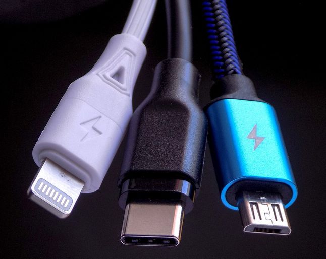 Lightning, USB-C i microUSB to najpopularniejsze standardy ładowania