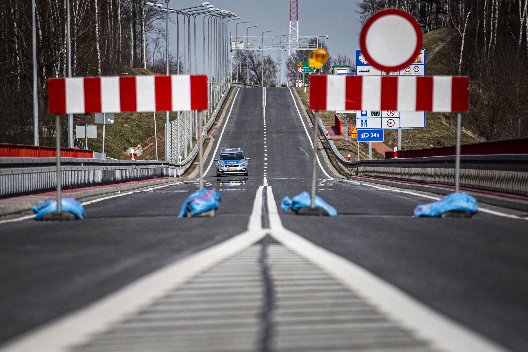 KRAUSCHWITZ, GERMANY - MARCH 16: Polish police guards at the german-polish border between Krauschwitz and Leknica on March 16, 2020 in Krauschwitz, Germany. Poland and Czech Republic decided to close the border at midnight between 14th and 15th of March to Germany trying to stop spreading of Corona virus. (Photo by Florian Gaertner/Photothek via Getty Images)