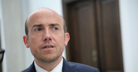 Sondaż: Czy zmiana nazwy pomogłaby PO? Polacy nie mają wątpliwości