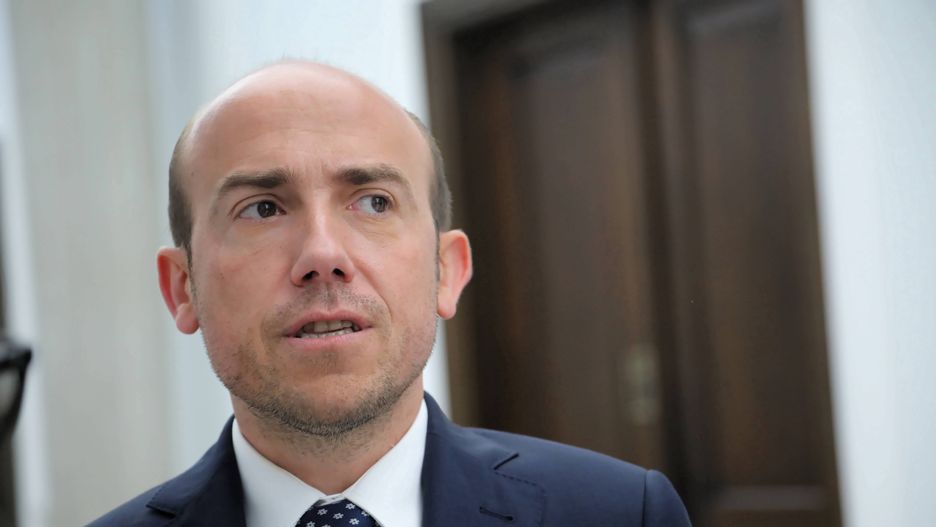 Sondaż: Czy zmiana nazwy pomogłaby PO? Ankietowani odpowiedzieli niemal jednogłośnie