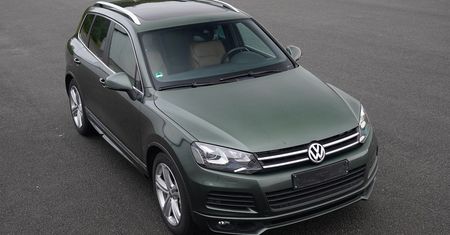 Touareg z silnikiem z RS6 i lakierem Porsche. Kwota za konwersję wyrywa z butów