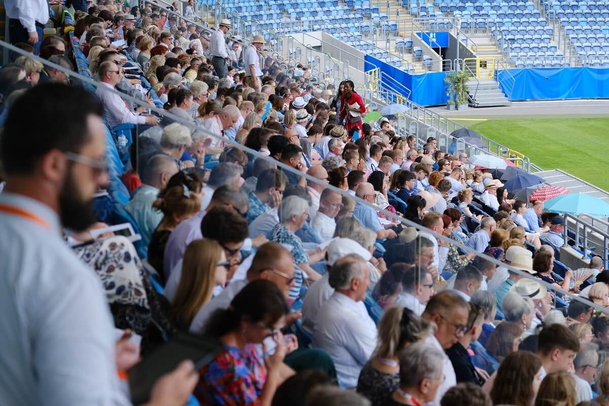 Chrzest podczas Kongresu Świadków Jehowy