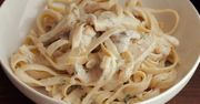 Pomysł na szybki obiad. Przepis na makaron z kurczakiem w sosie śmietanowo-musztardowym