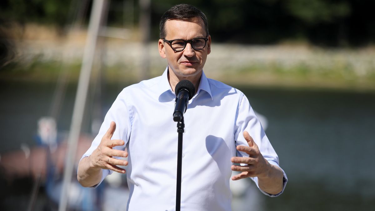 Żywiec, 18.07.2022. Premier Mateusz Morawiecki podczas konferencji prasowej w Żywcu, 18 bm. (amb) PAP/Tomasz Wiktor