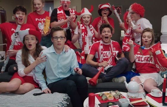 „Barwy szczęścia” z akcją „Barwna Strefa Kibica” na mundialu Rosja 2018 (wideo)