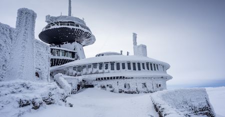 Arktyczny chłód na Śnieżce. Przeszło -35 st. Celsjusza!