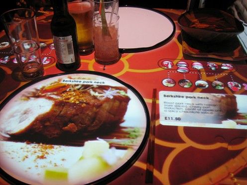 Interaktywny stolik w restauracji 1