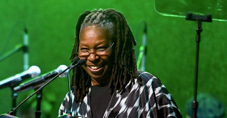 Najsłynniejsza "zakonnica w przebraniu". Whoopi Goldberg kończy 70 lat. Tak wyglądała w młodości