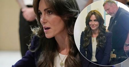 Księżna Kate w więzieniu dla mężczyzn. Została przeszukana przez strażnika. Tylko spójrzcie na jej minę