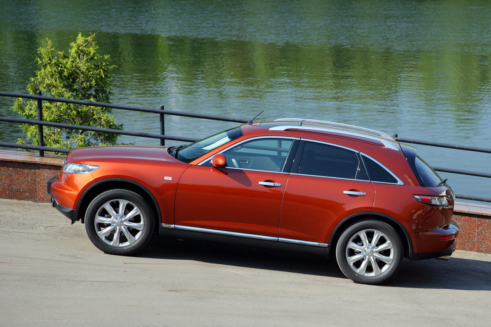 Infiniti FX45 to SUV dobrze jeżdżący, ale mało praktyczny i zupełnie nieterenowy.