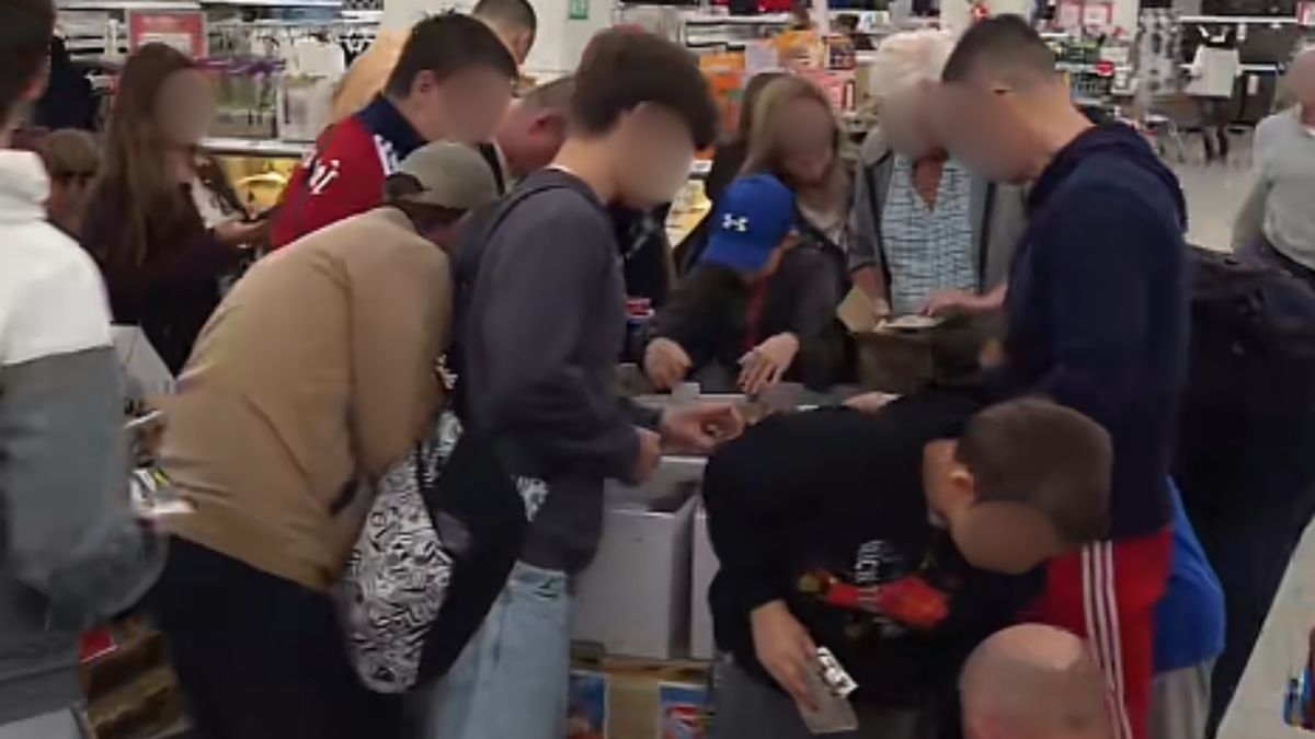 Rzucili się na samochodziki.