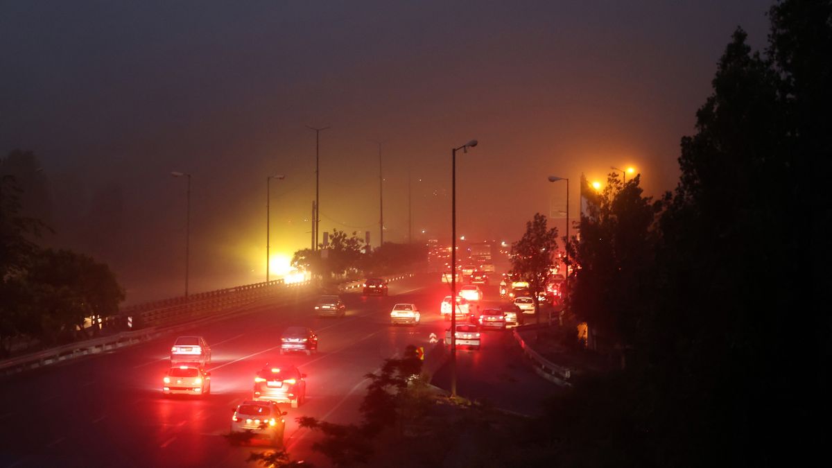 Israel confirms it launched strikes on Iran's 'nuclear program'
epaselect epa12172663 Smoke rises from a fire after an Israeli attack in Tehran, Iran, 13 June 2025. Israel confirms it has launched strikes on Iran's 'nuclear program' as blasts are heard across the country. The strikes are part of Operation Rising Lion, Israel's Prime Minister Benjamin Netanyahu said, adding Iran was a threat to "Israel's very survival".  EPA/ABEDIN TAHERKENAREH HANDOUT EDITORIAL USE ONLY/NO SALES 
Dostawca: PAP/EPA.
ABEDIN TAHERKENAREH
epaselect